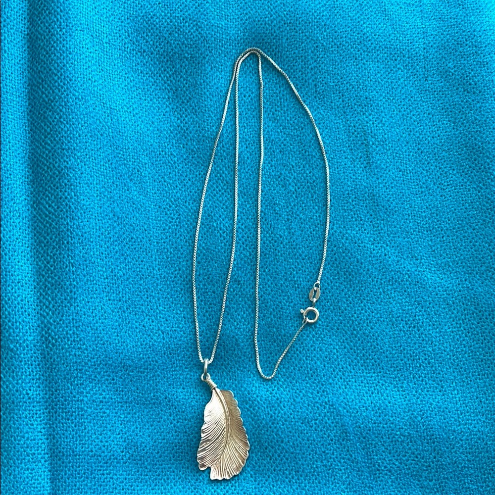 Elegant Silver Feather Pendant Necklace